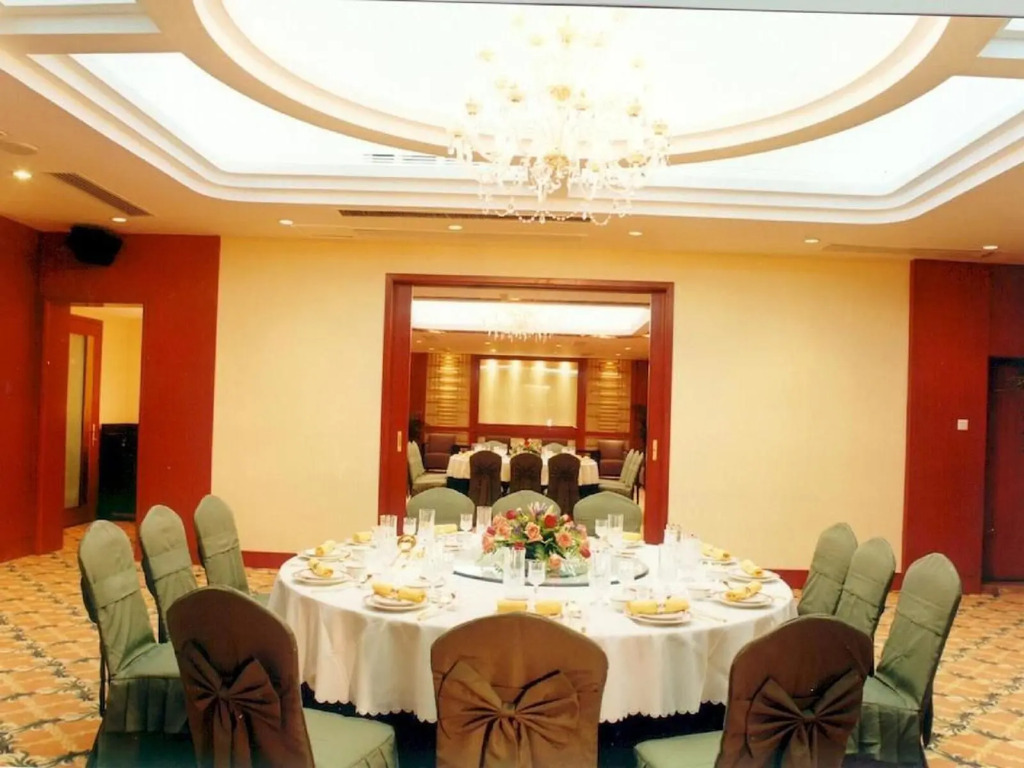 Golden Coast  Lawton Hotel
