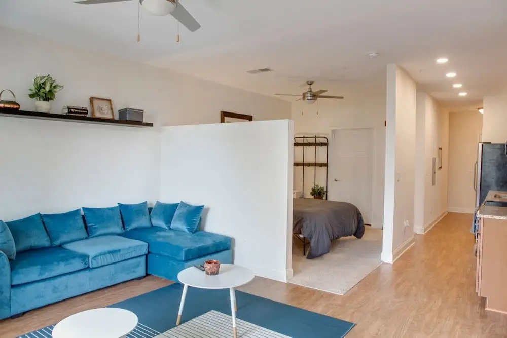 Open Concept Loft Near Uptown & Stadium