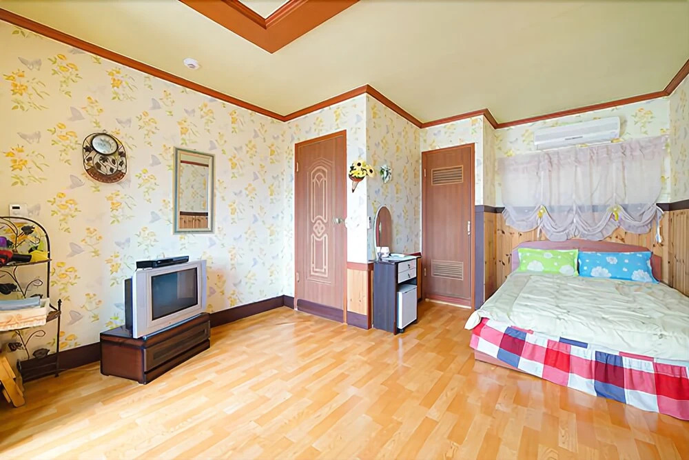 Pocheon Lakeside White House Pension