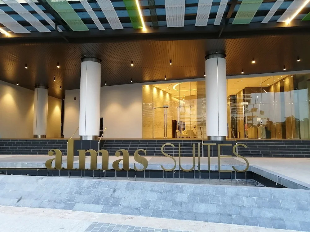Almas Suites Puteri Harbour by Stayrene