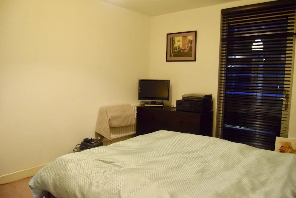 Spacious 1 Bedroom Flat With Covered Balcony