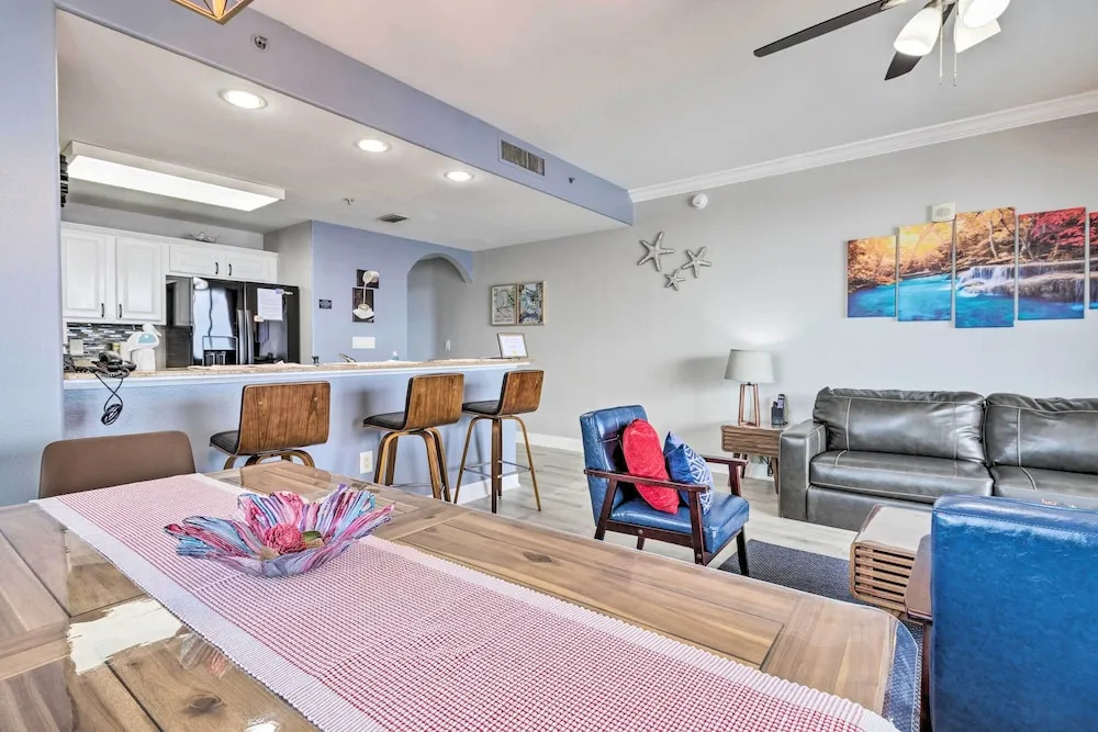 Family Resort Condo w/ 2 Pools: 1 Mi to Disney!