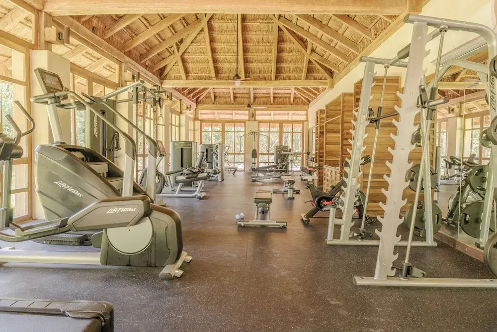 BT Homes - Tulum - Exclusiva villa de lujo con piscina, gym y pista de pádel
