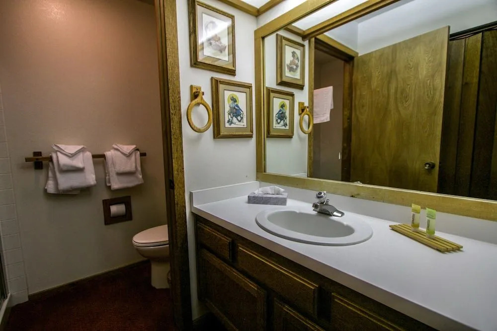 Snowcreek II #308 3 Bedrooms 2 Bathrooms Condo