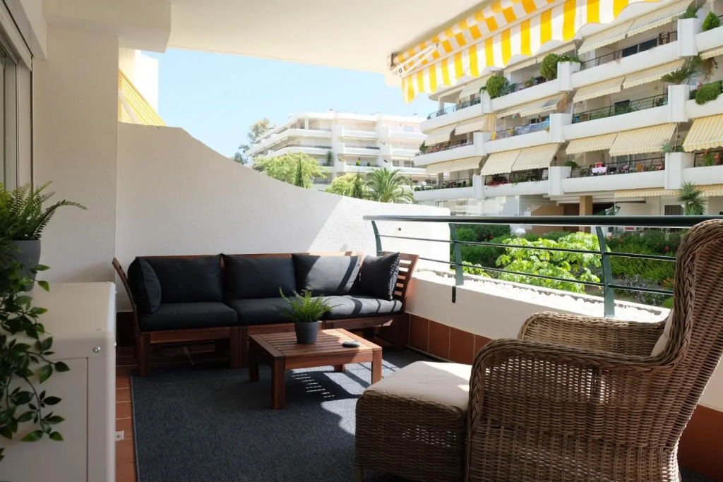 luxury modern apartment with terrace, pool and garage!