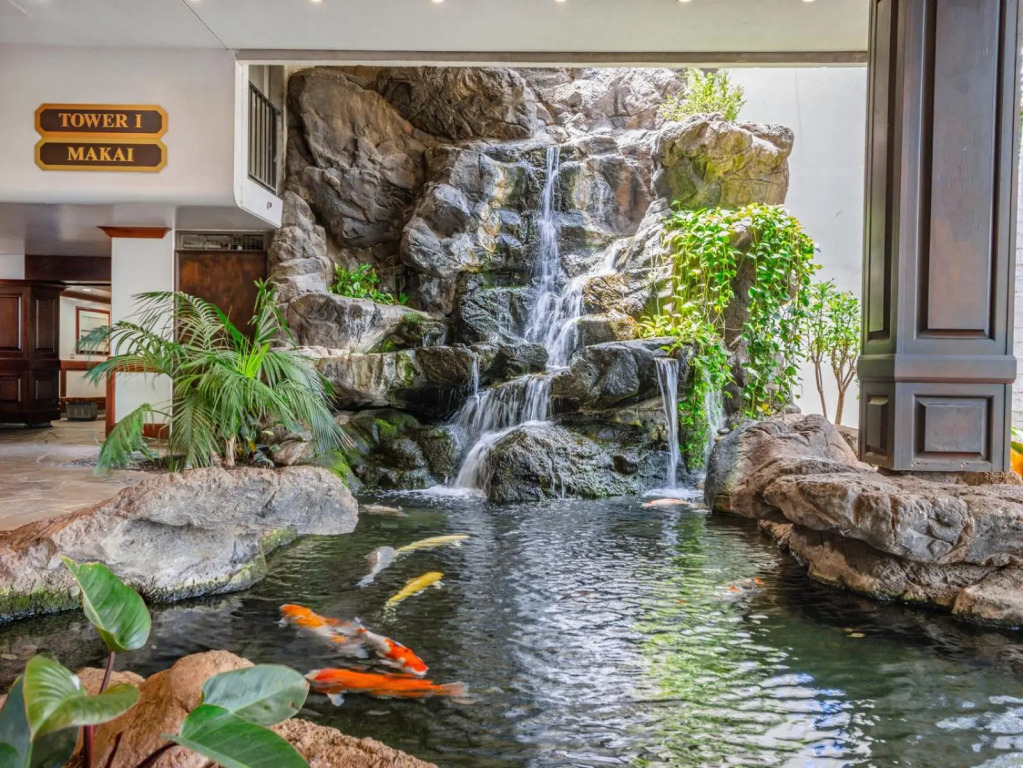 Ocean and Diamond Head Views on 29th Floor - Short Walk to Beach - Parking & WiFi