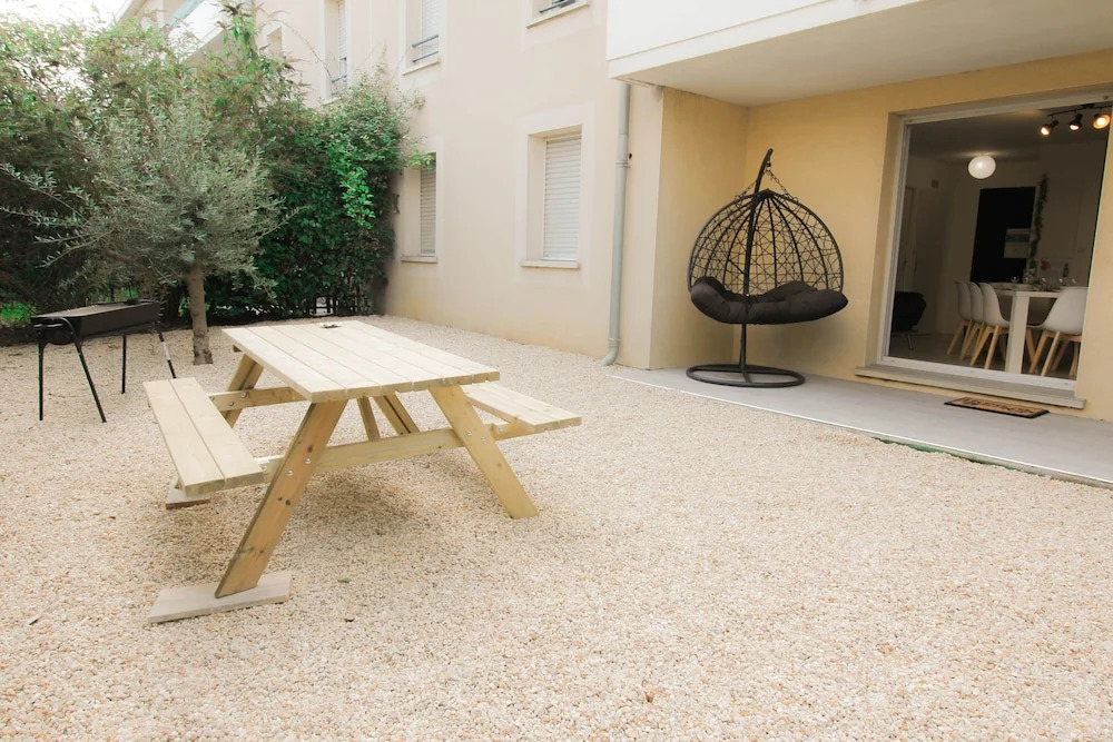 Piscine-Jardin-Parking 4 lit Proche Cité