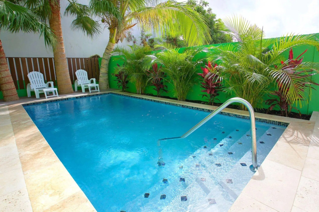 The Paradise Peak - Adults Only