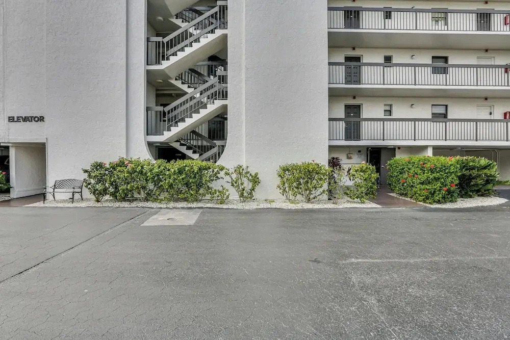 2 Mi to Tigertail Beach! Resort-style Gem w/ Pool