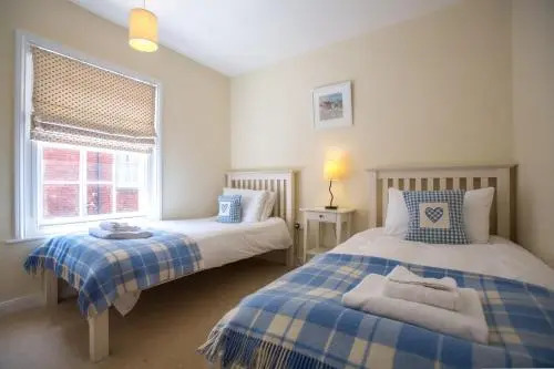 14 Market Cross Place - Beachfront location with lovely sea views - Aldeburgh Coastal Cottages