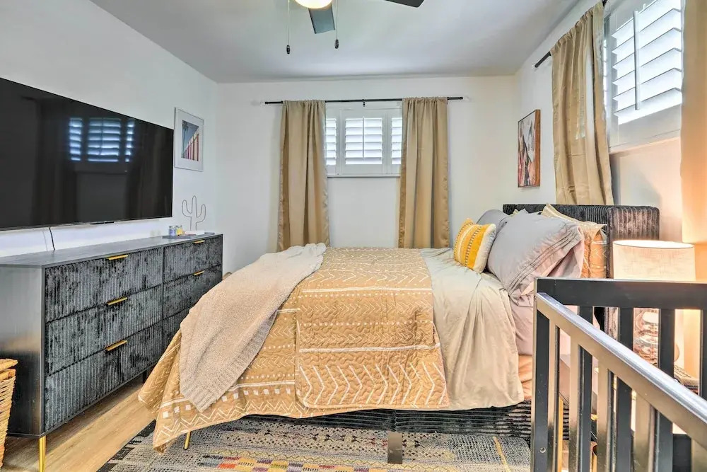 Scottsdale Retreat w/ Hot Tub, 2 Mi to Old Town