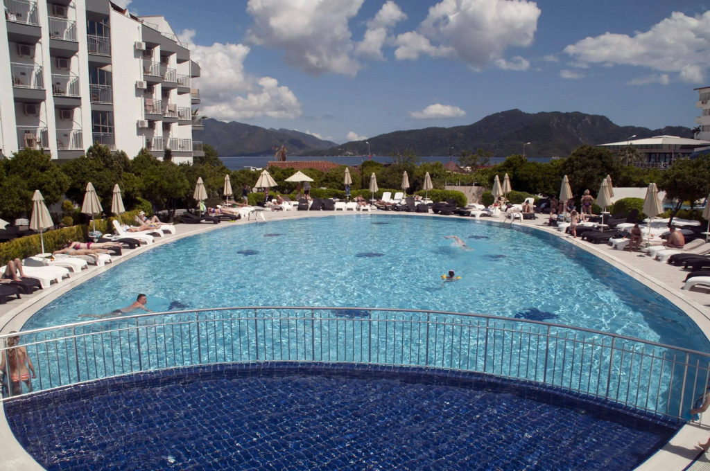 Caprice Beach Hotel