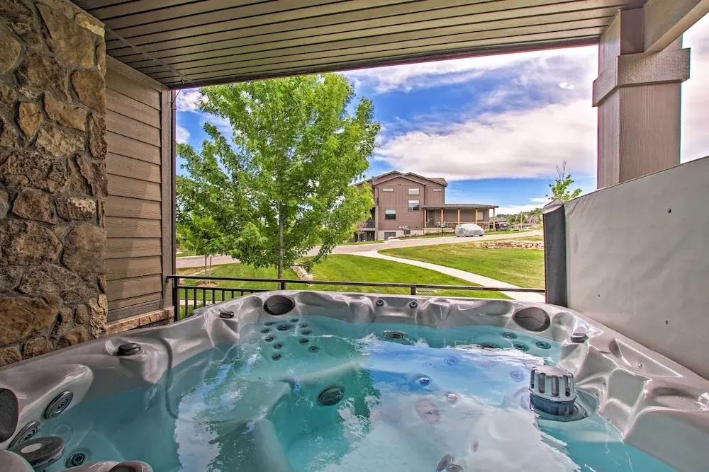 Edgewater Townhome ~ 7 Mi to Snowbasin Resort