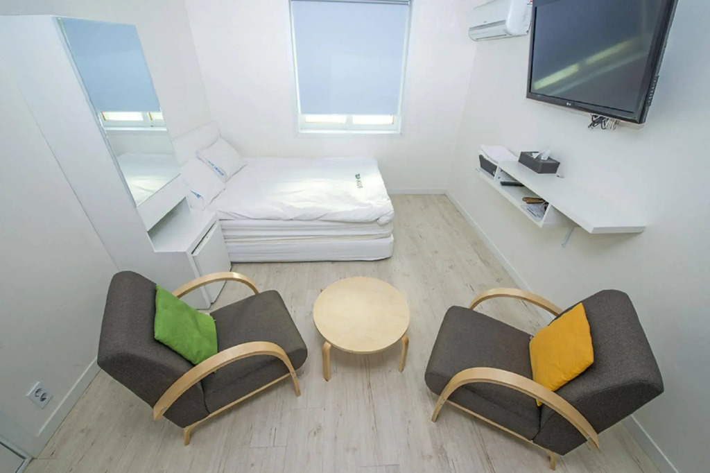 Ekonomy Hotel Yeosu
