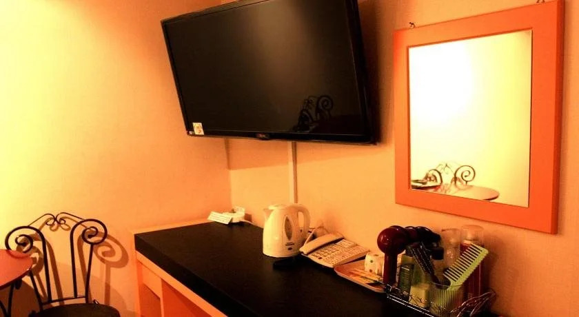 Q Motel
