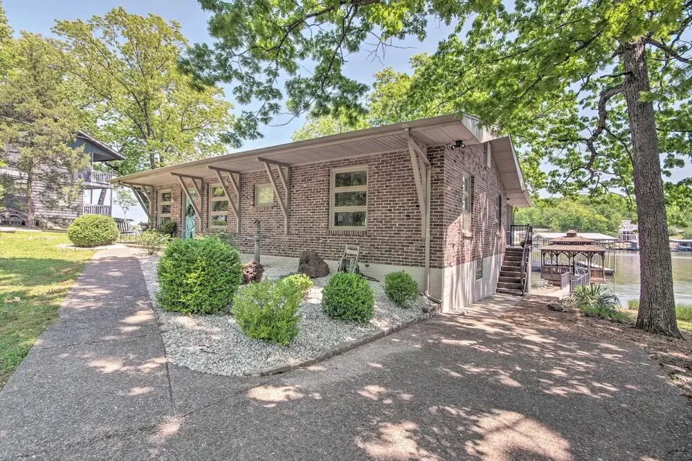 Dock! Waterfront Family Home on Lake of the Ozarks