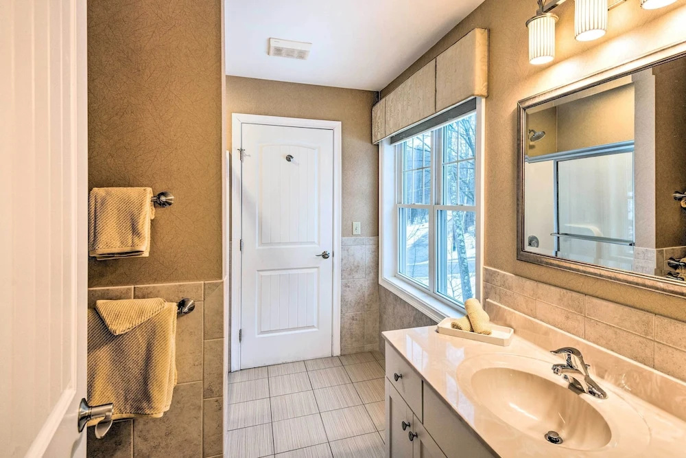 North Conway Home ~ 2 Mi to Cranmore Mountain!