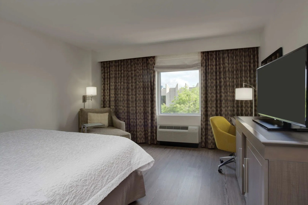 Hampton Inn & Suites Miami Wynwood Design District, FL