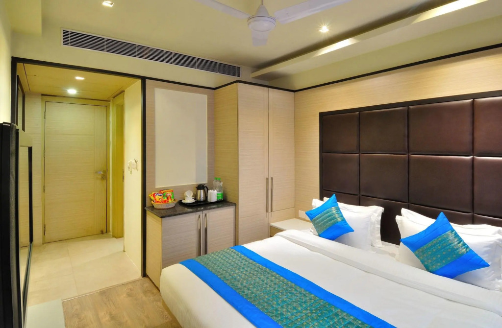 Hotel Royal Grand - Opposite Axis Bank East Patel Nagar
