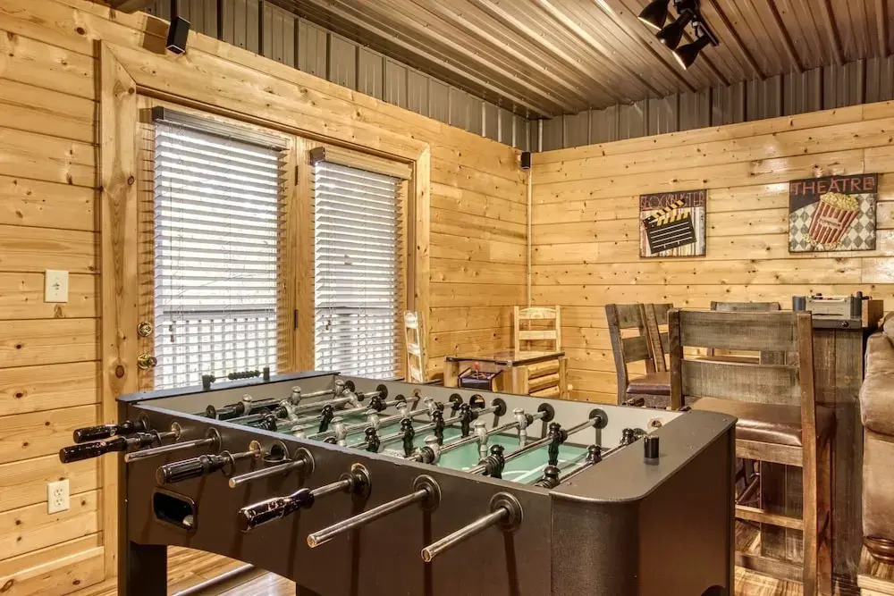 ERN819 - Mountain Majesty - Great Location! Close to All the Action! cabin
