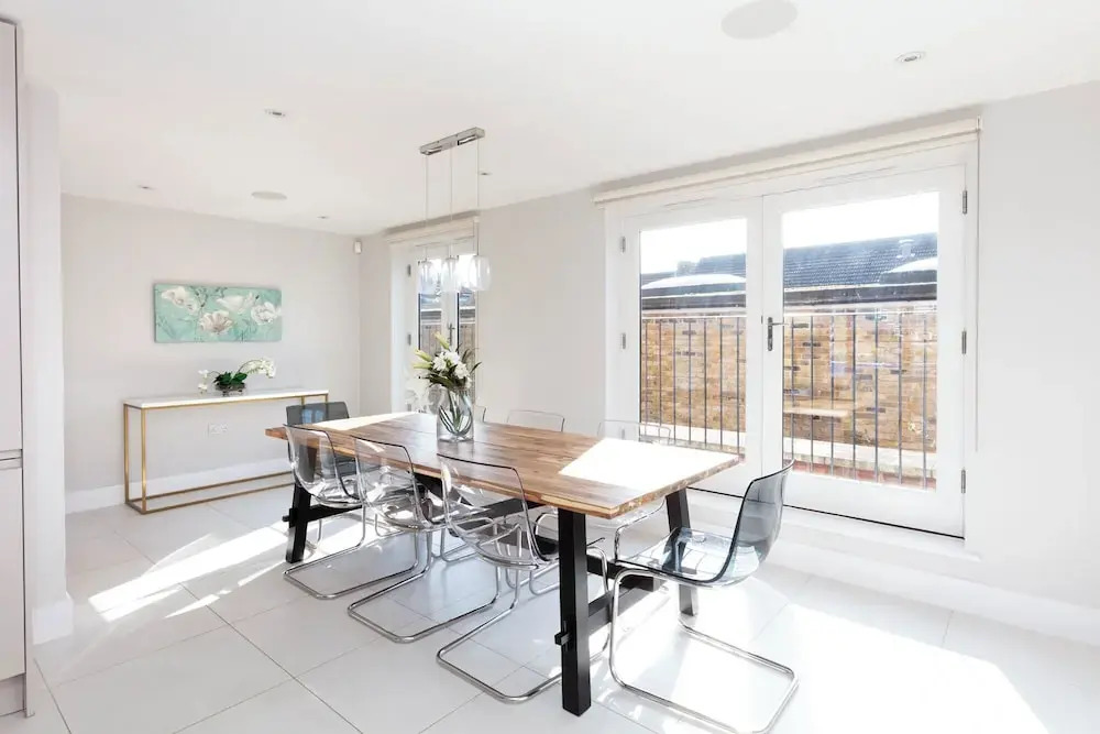 Luxurious Central Windsor Town House