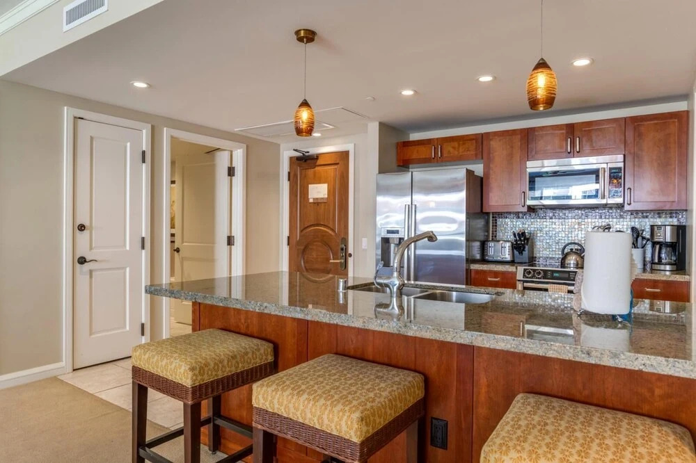 K B M Resorts- Hkk-309 Extra Large 2bdrm, Ocean Views, 3 King Beds, Just 75 Yards From the Ocean!