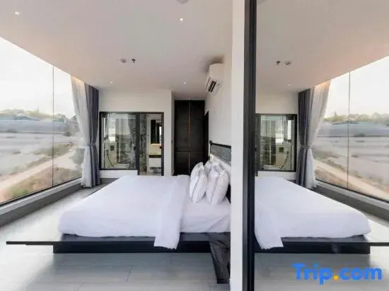 LYNs HOTEL