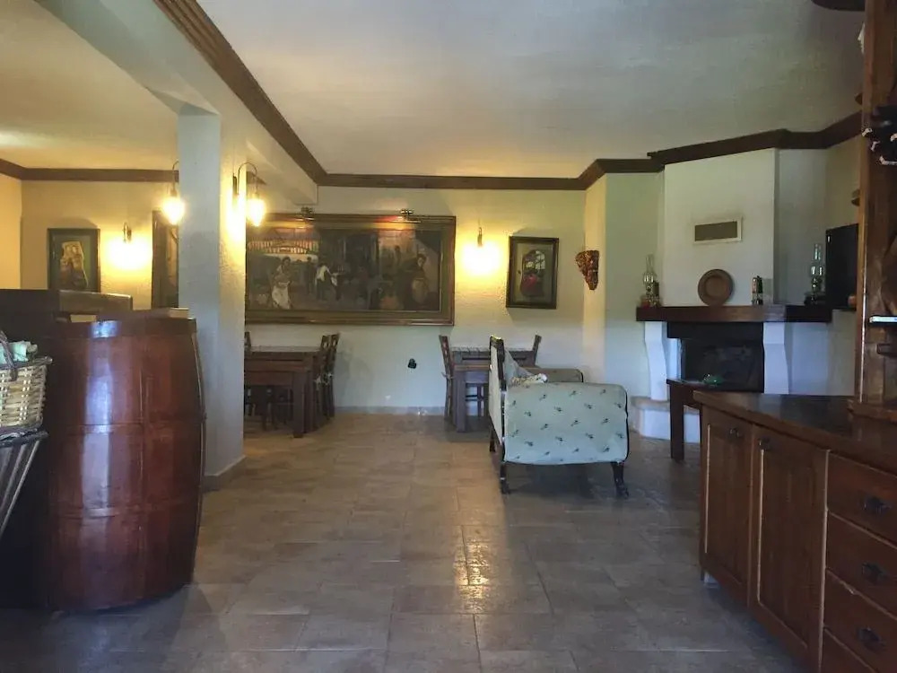 Ada Bacchus Hotel