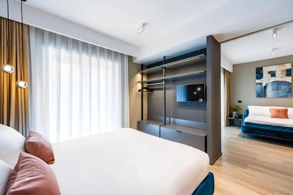 MH SUITES Plebiscito