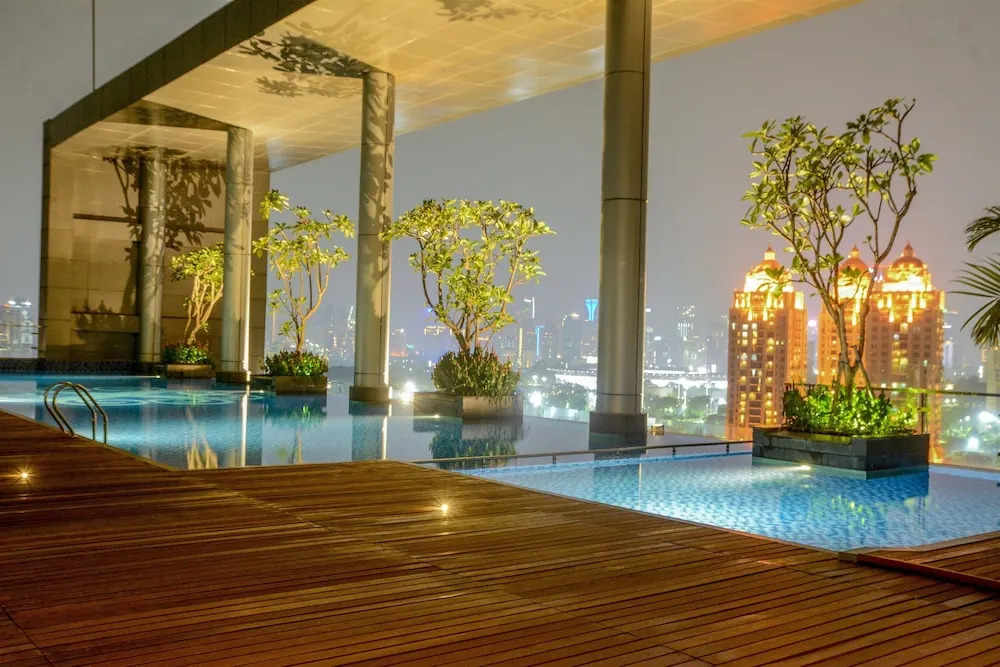 Elegant Four Winds Apartment with Infinity Pool Facility