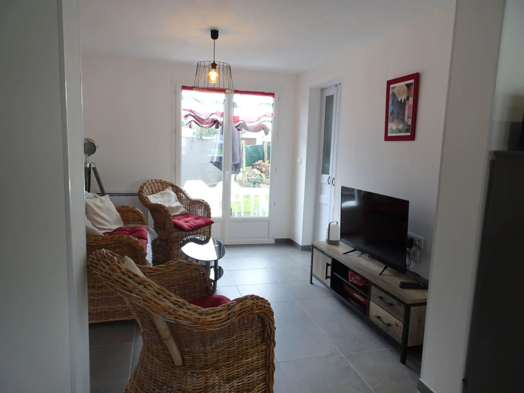 Bungalow in Gouville-sur-Mer near Beach