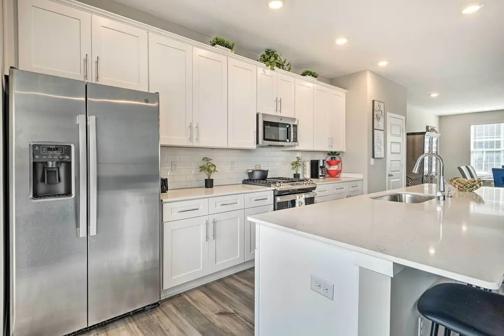 Modern & Spacious Family Home w/ Pool Access!
