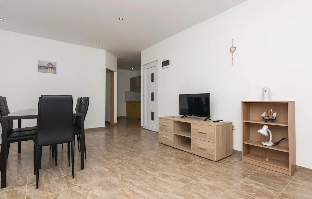 Beautiful Apartment in Vir With 2 Bedrooms and Wifi