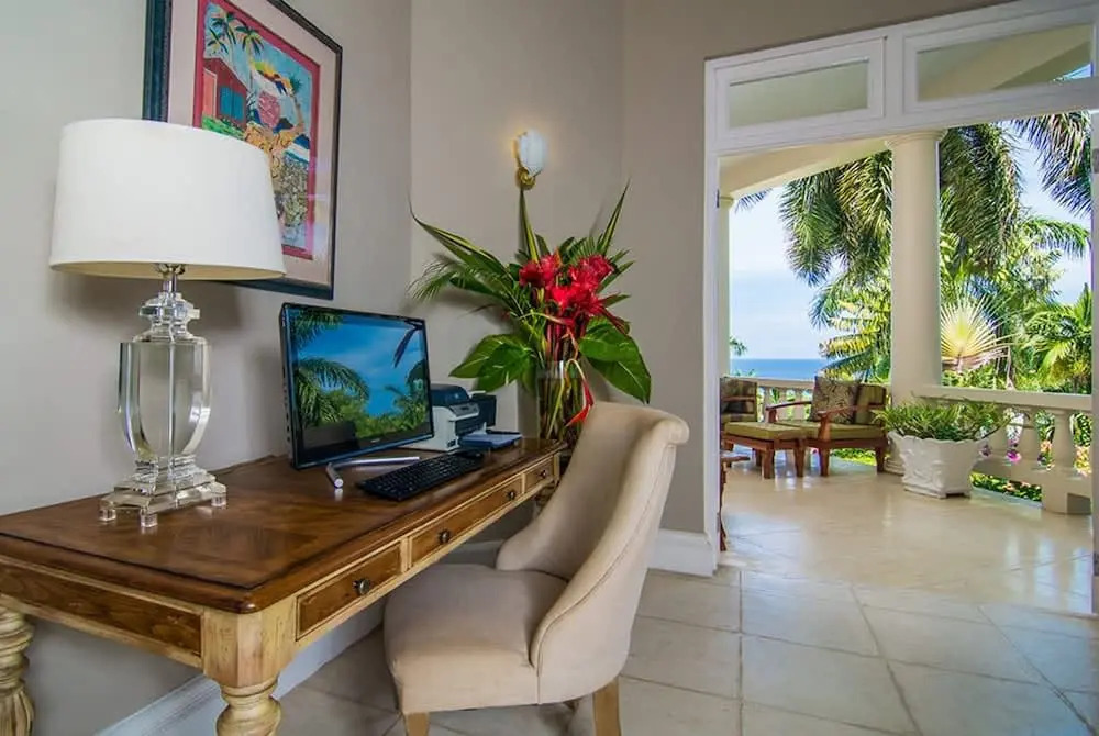 Sprawling 7BR Villa Overlooking the Sea Pool Hot Tub & Resort Access