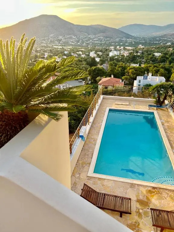 Serenity Holiday Home with self contained apartment and private pool