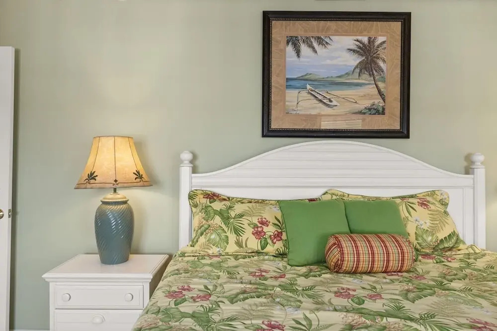 Avalon 507 3 Bedroom Condo by RedAwning