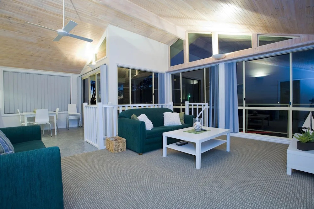 Baybreeze 18 Tomaree Road WiFi Air Conditioning Kitchenette