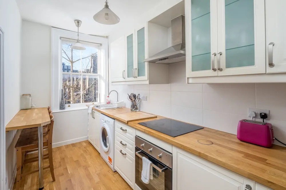 JOIVY Social Distancing for 4 in Earl's Court