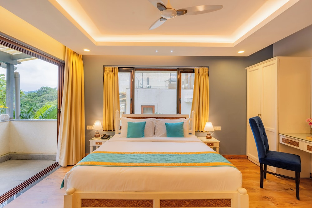 ELIVAAS 3 BHK with Pvt Pool - Azalea