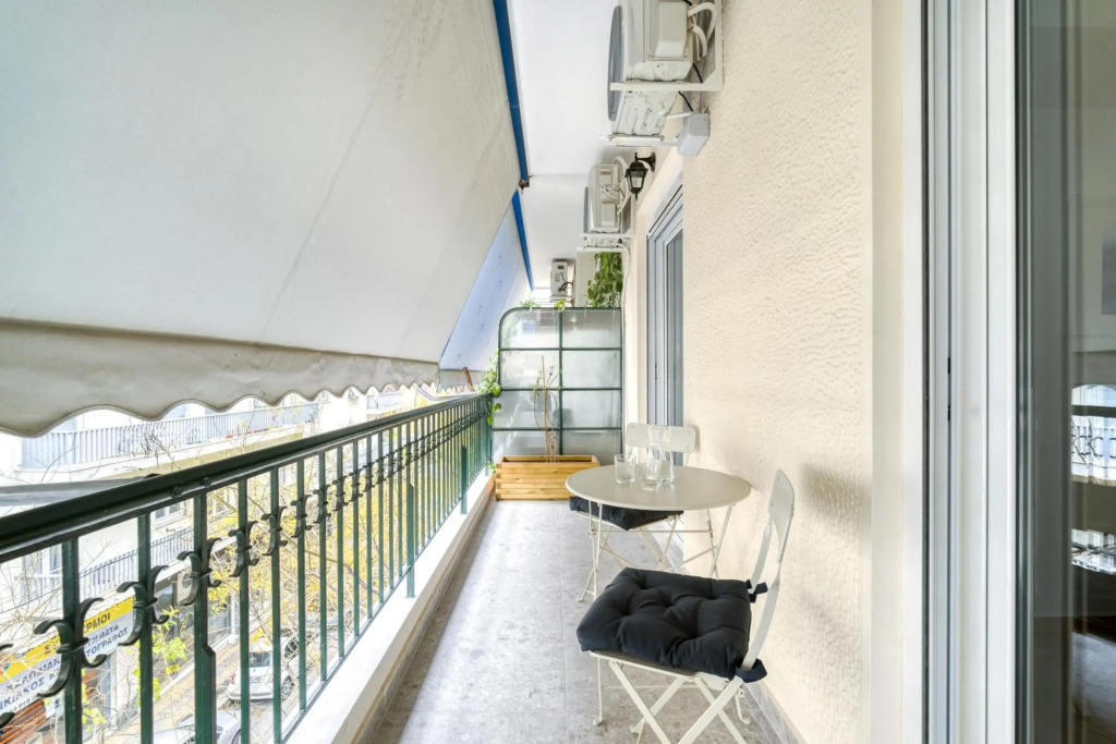 Stylish, Sunny New 2 Bedroom, Prime Central Athens
