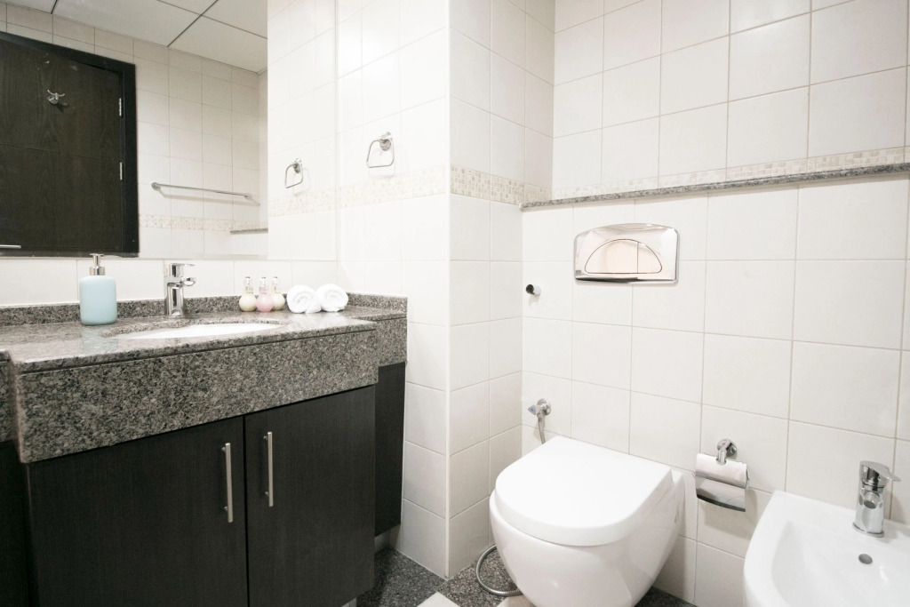 Stylish Apt In Heart Of Marina 5' Walk To Beach