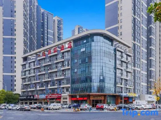 Mayflower Hotel (Binjiang Ecological Park Ji'an Railway Station)