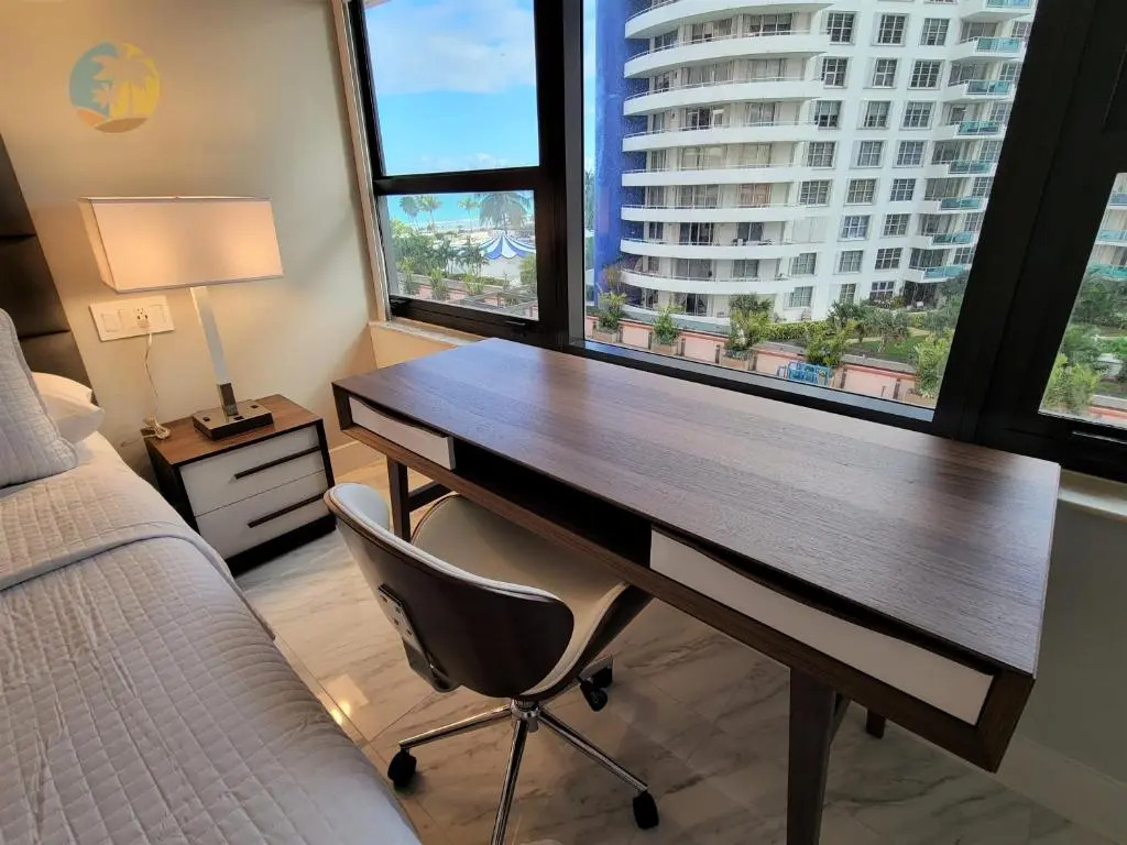 Deluxe Beach Resort - HORA RENTALS