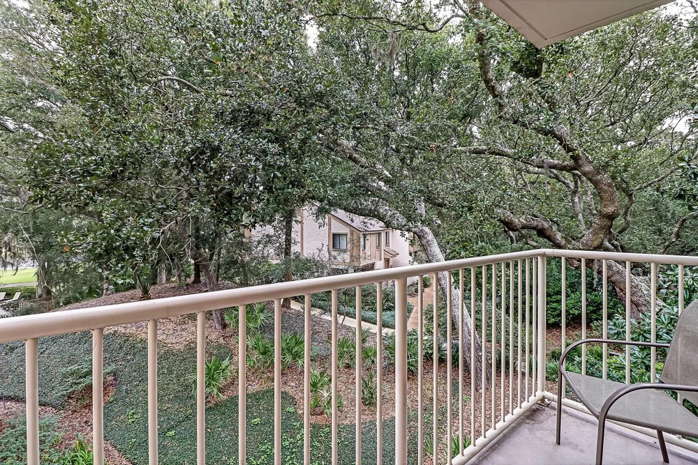 Recently Renovated Secluded Beachwood Condo Free Wifi by Redawning