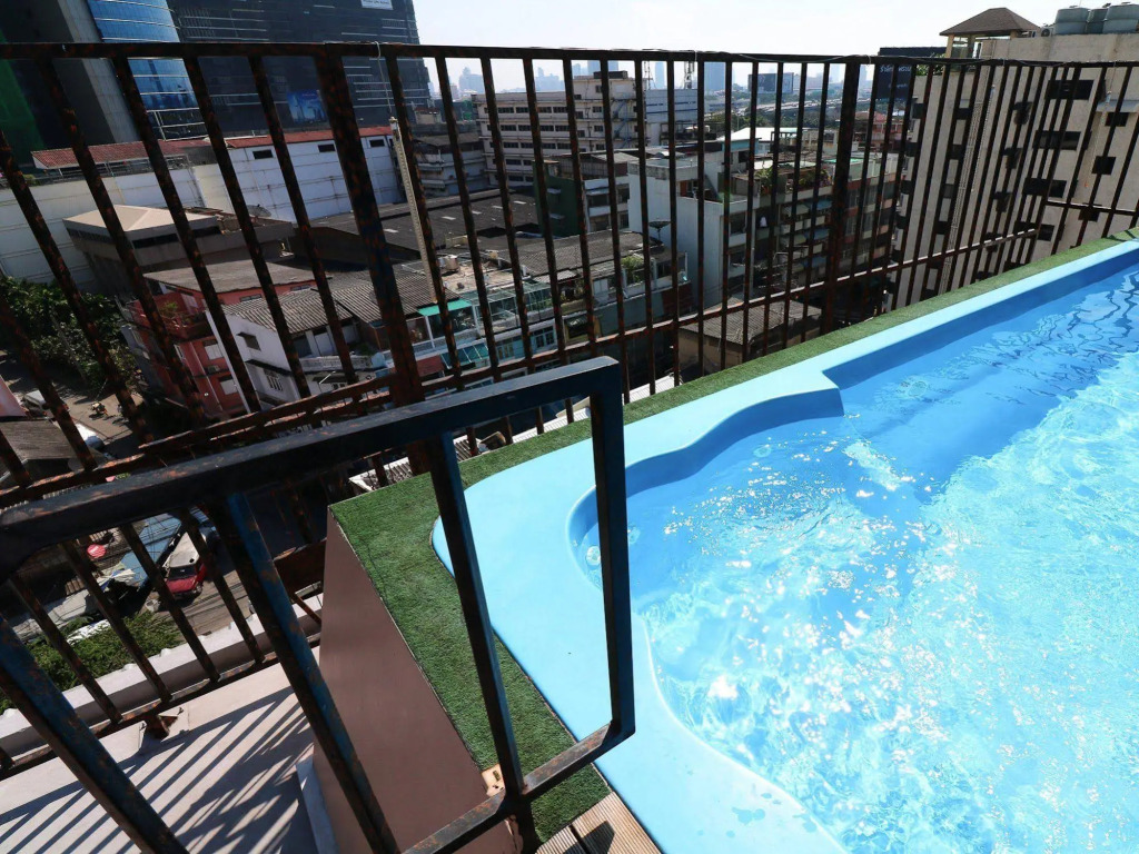 NIDA Rooms Bang Rak Emerald