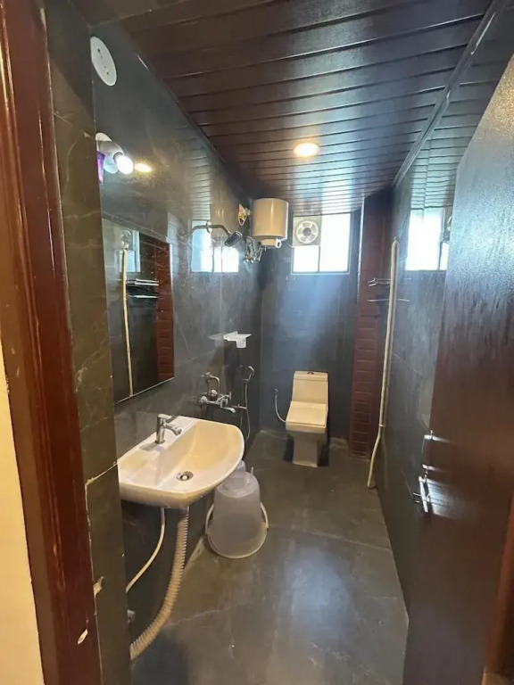 Wild Wings Premium Hotel