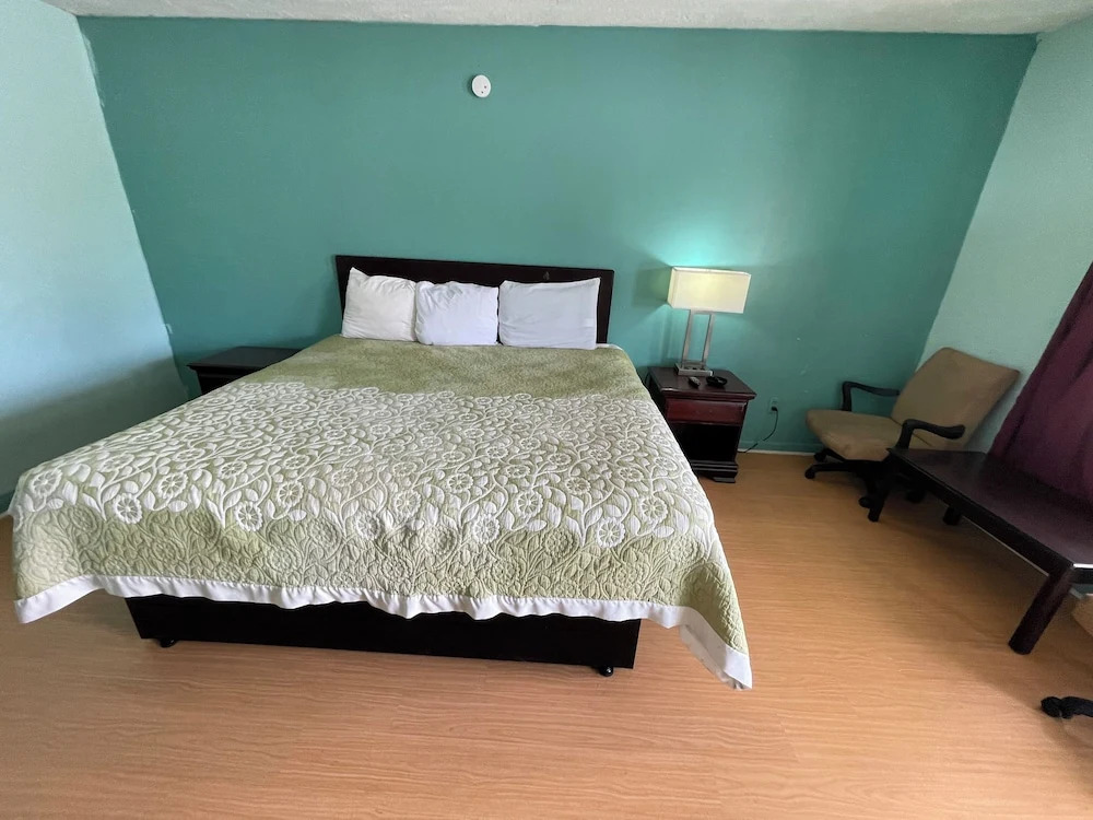LAMPLIGHTER INN