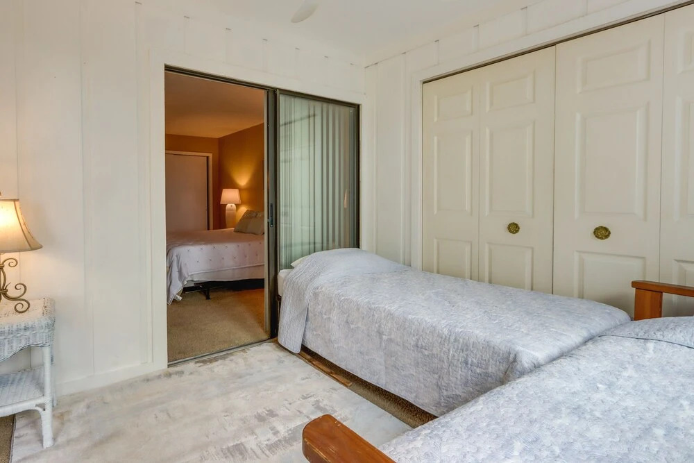 Lake Ozark Vacation Rental w/ Lanai, 1 Mi to Water