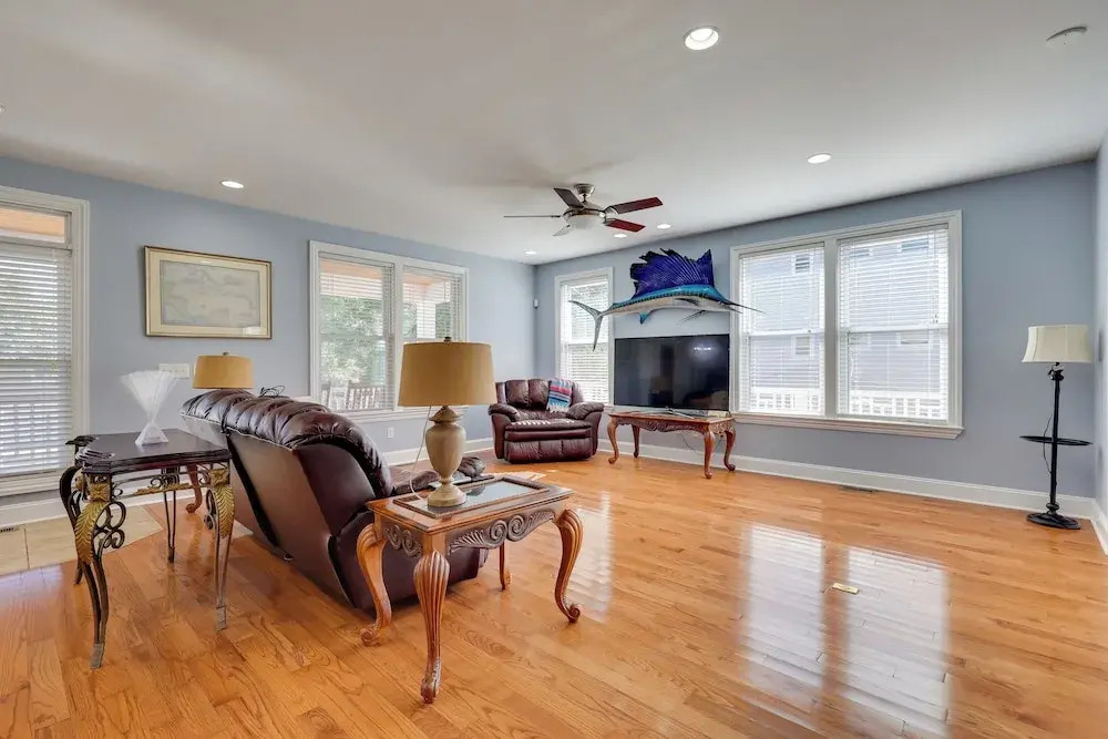 2nd-floor Unit w/ Deck! 1 Mi to Carolina Beach