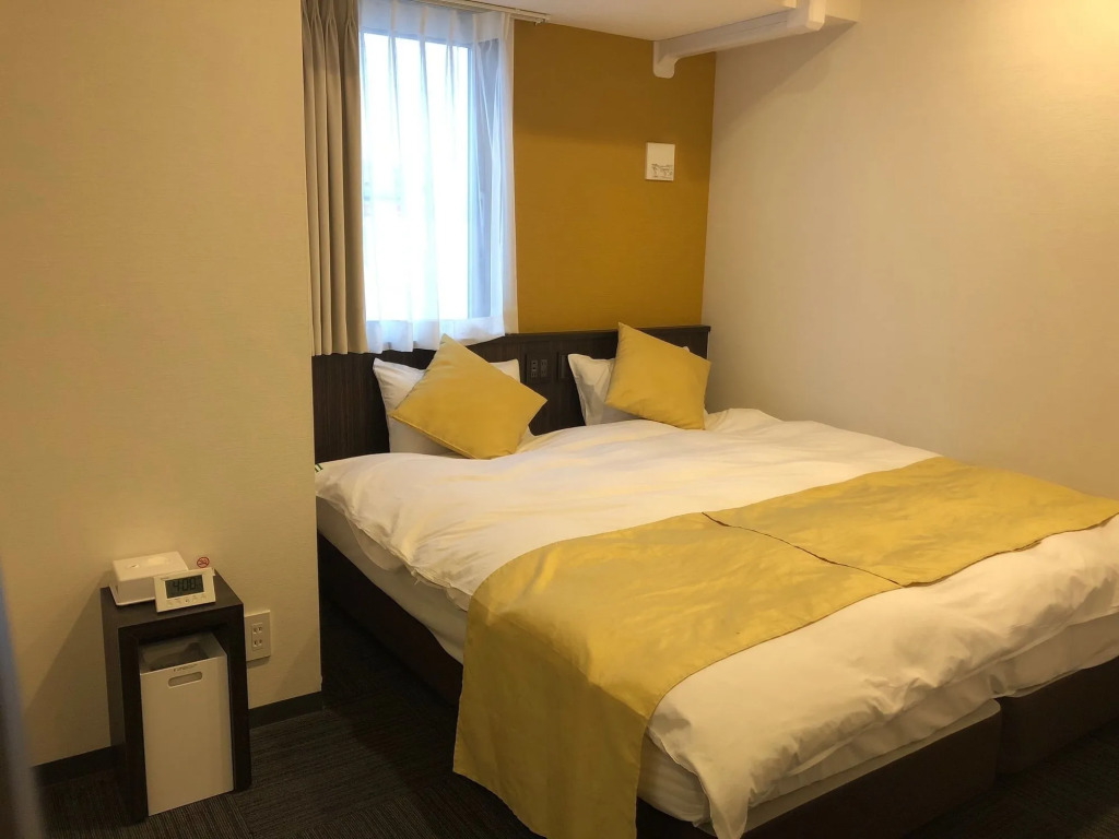 Nipponbashi Crystal Hotel